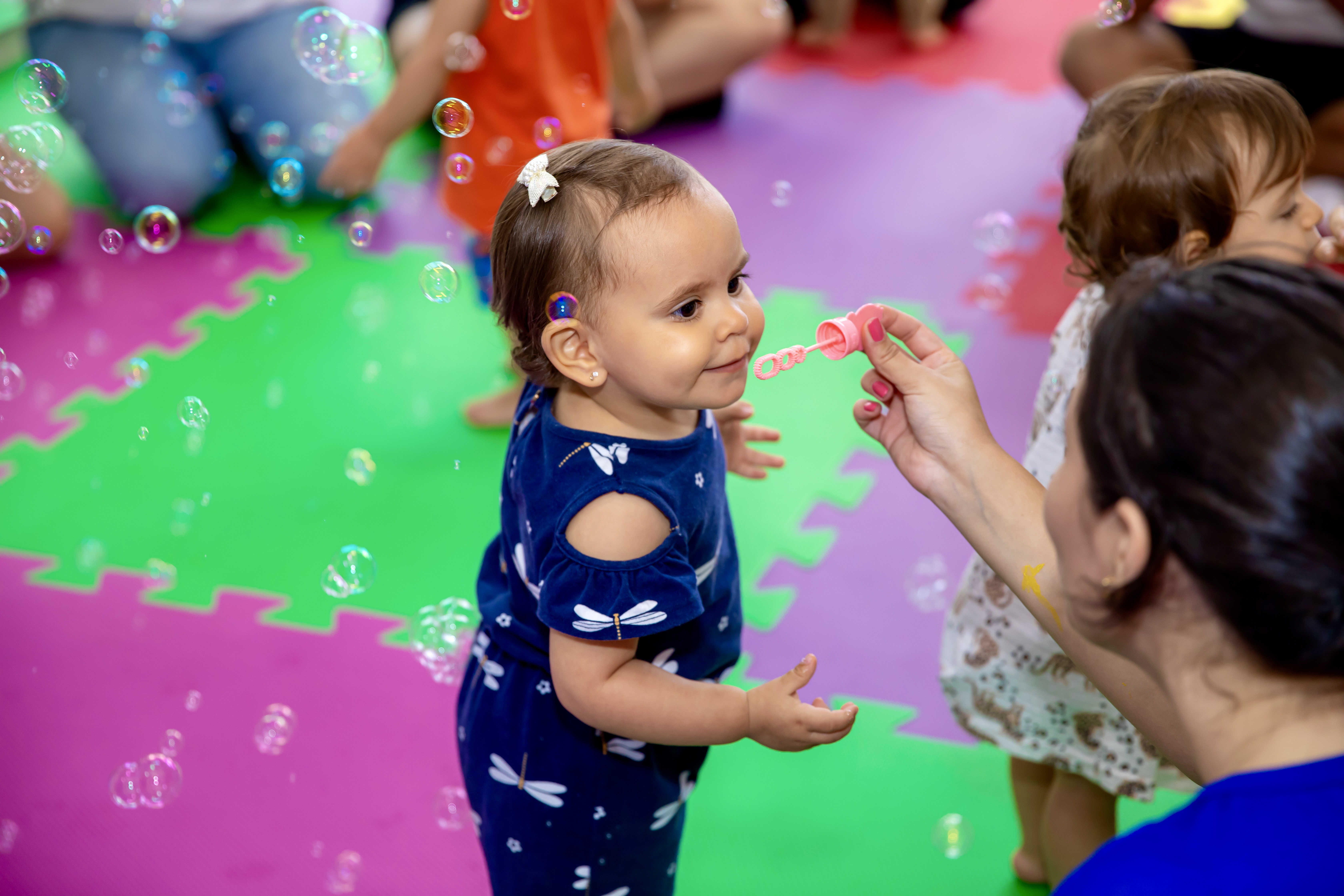 Alunos e professora em aula na Meu Baby Gym Vitória da Conquista